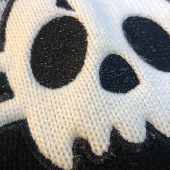 a dog sweater - Picture 2 of 3